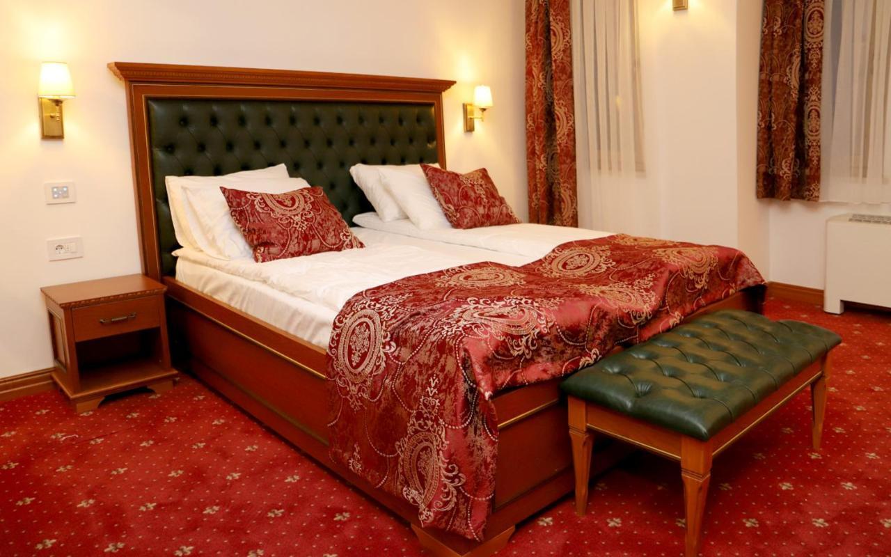 Hotel Vila Zana กอสติวาร์ ภายนอก รูปภาพ