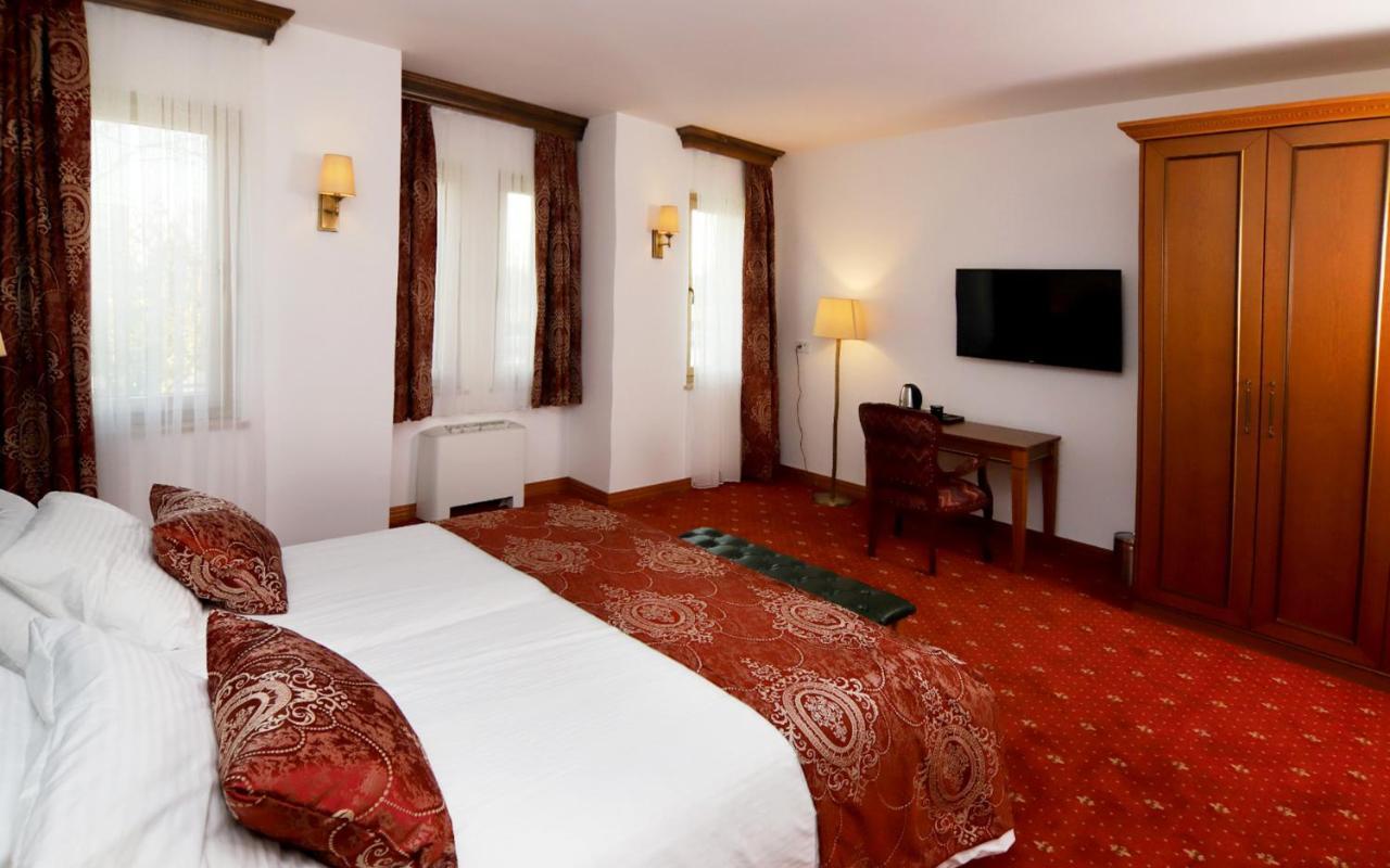 Hotel Vila Zana กอสติวาร์ ภายนอก รูปภาพ