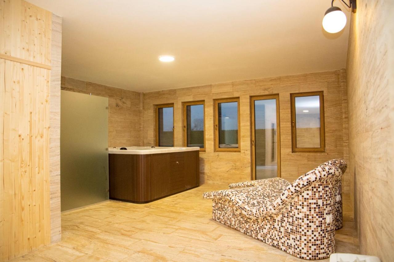 Hotel Vila Zana กอสติวาร์ ภายนอก รูปภาพ