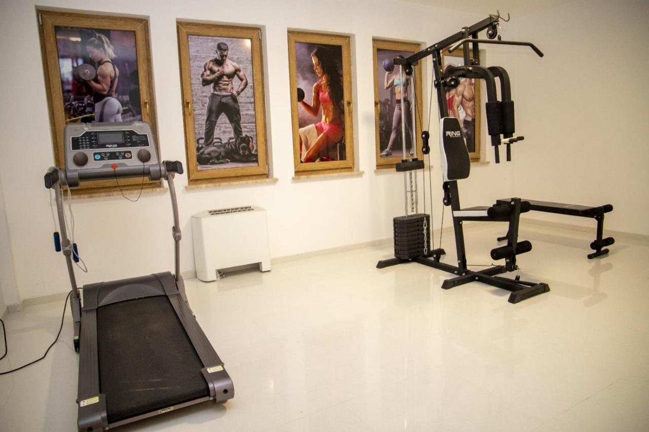 Hotel Vila Zana กอสติวาร์ ภายนอก รูปภาพ