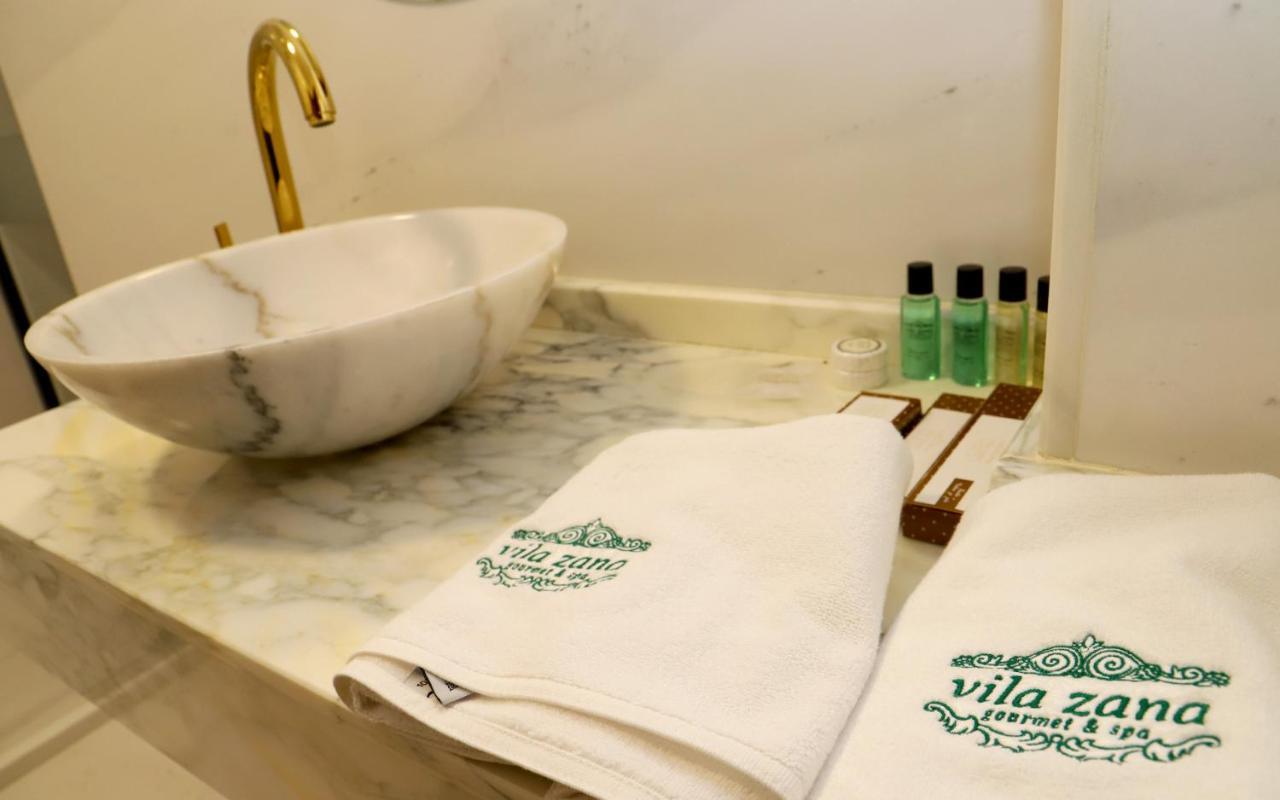 Hotel Vila Zana กอสติวาร์ ภายนอก รูปภาพ