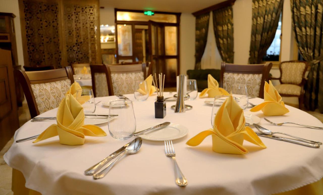 Hotel Vila Zana กอสติวาร์ ภายนอก รูปภาพ